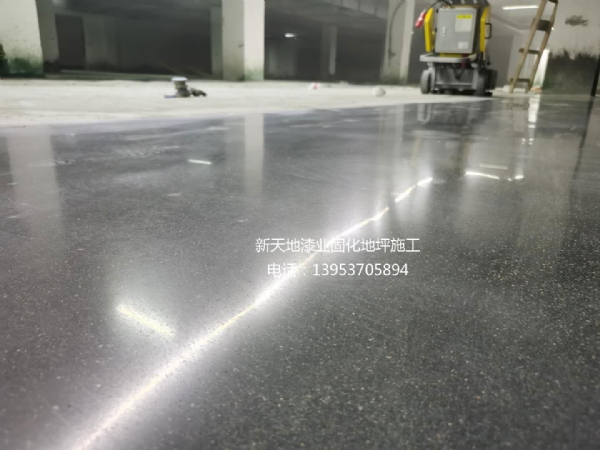 車庫(kù)地坪漆施工方案和價(jià)格？